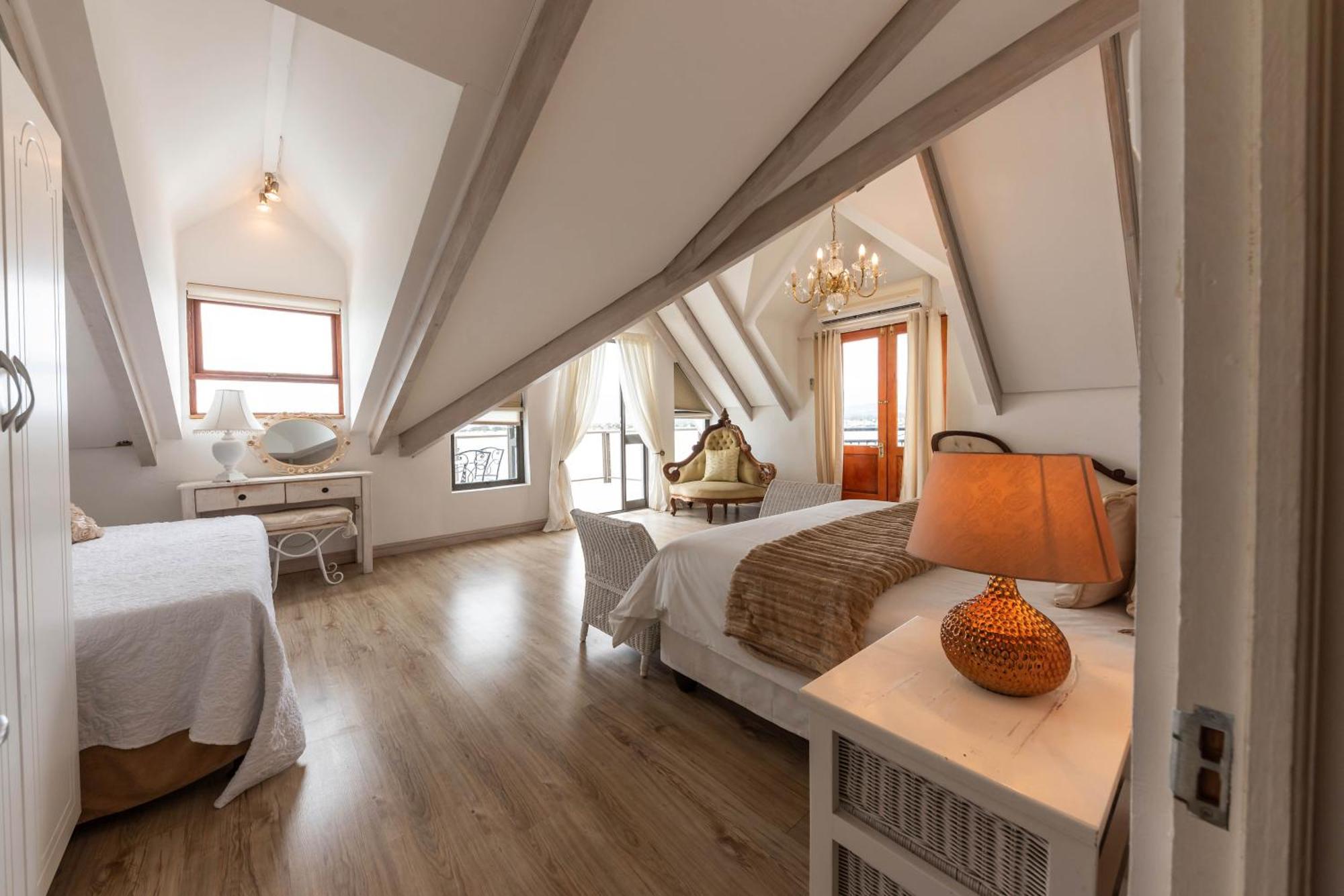Seagul Cove, On The Beach, Sleeps 7 Villa *