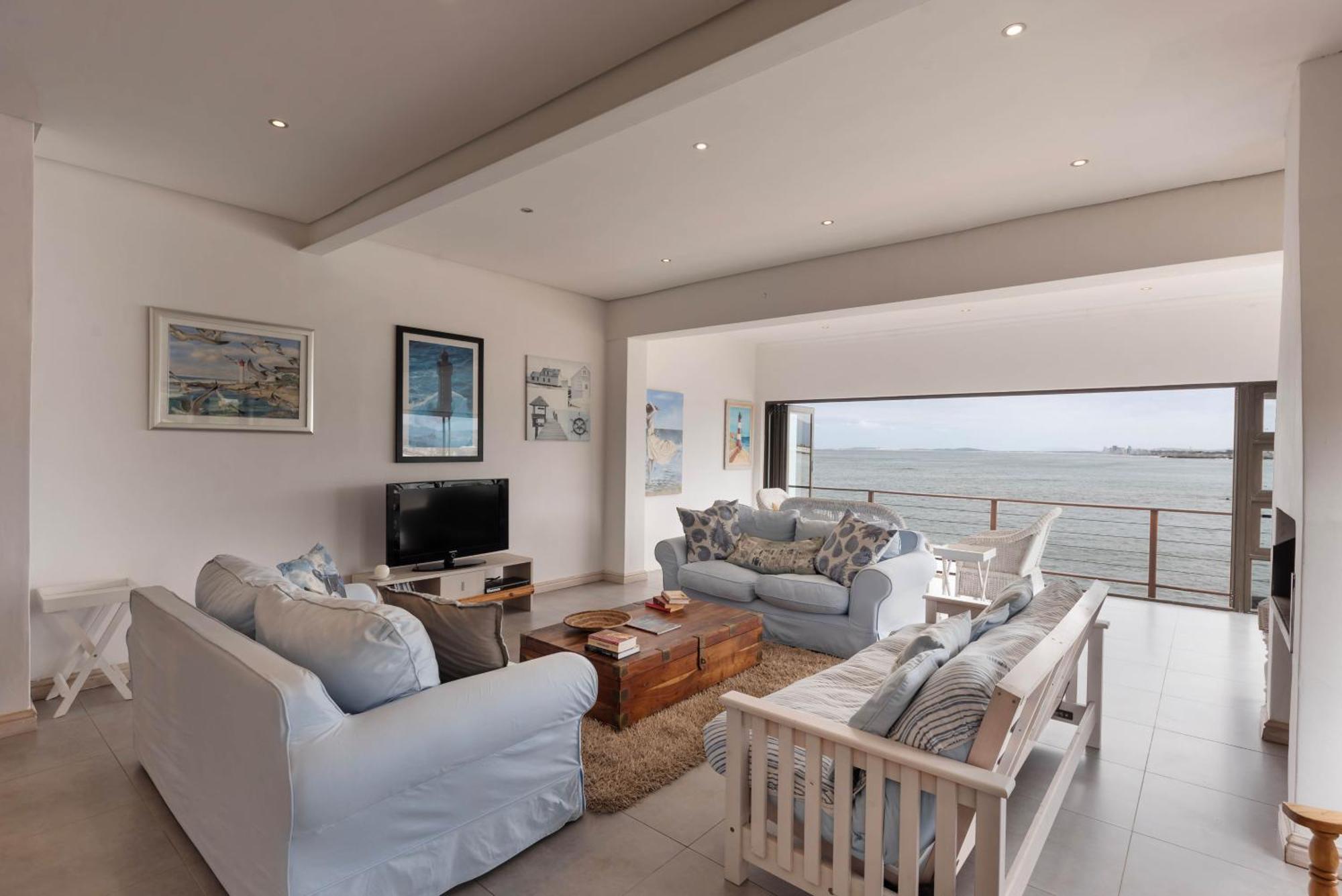 Seagul Cove, On The Beach, Sleeps 7 *