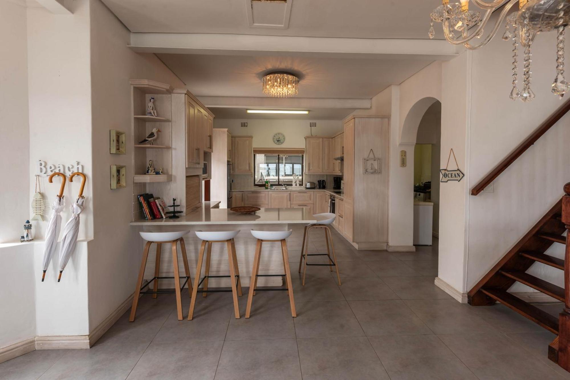 Seagul Cove, On The Beach, Sleeps 7 *